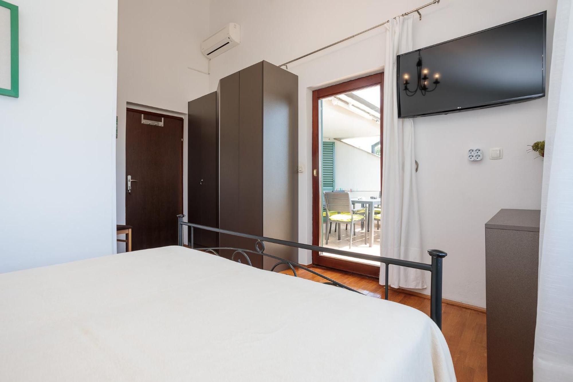 Apartments Delfin Krk Town Extérieur photo