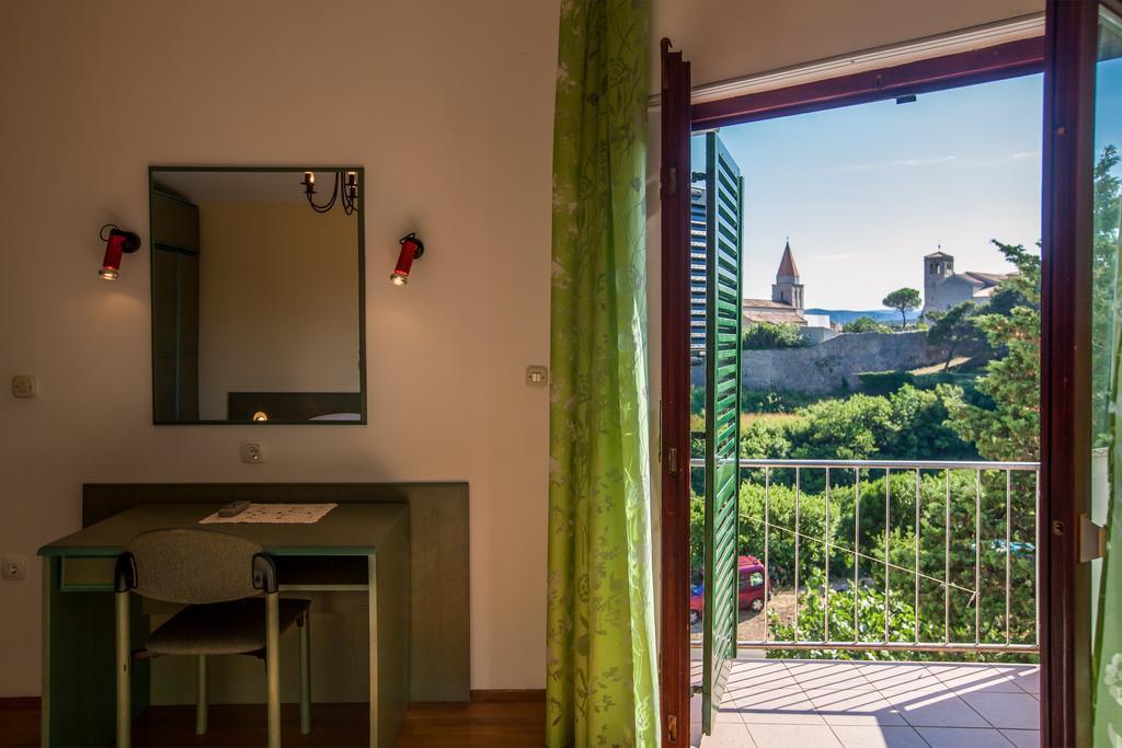 Apartments Delfin Krk Town Extérieur photo